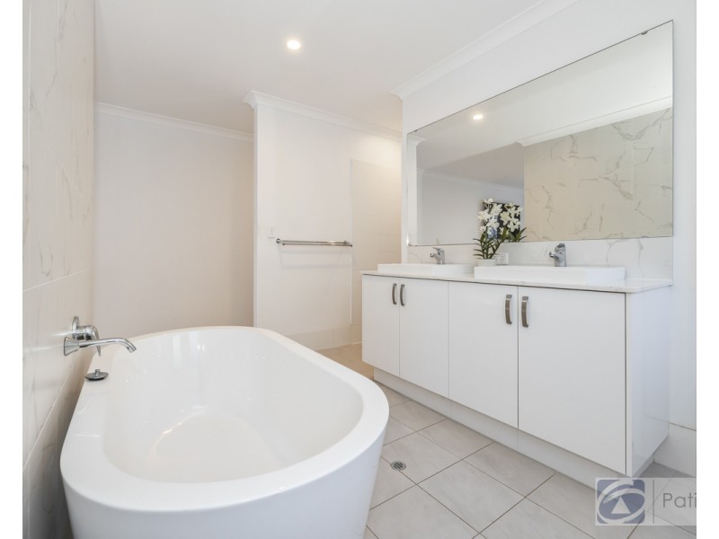 3 Denmark Loop, South Guildford WA 6055