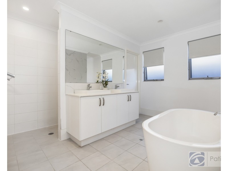 3 Denmark Loop, South Guildford WA 6055