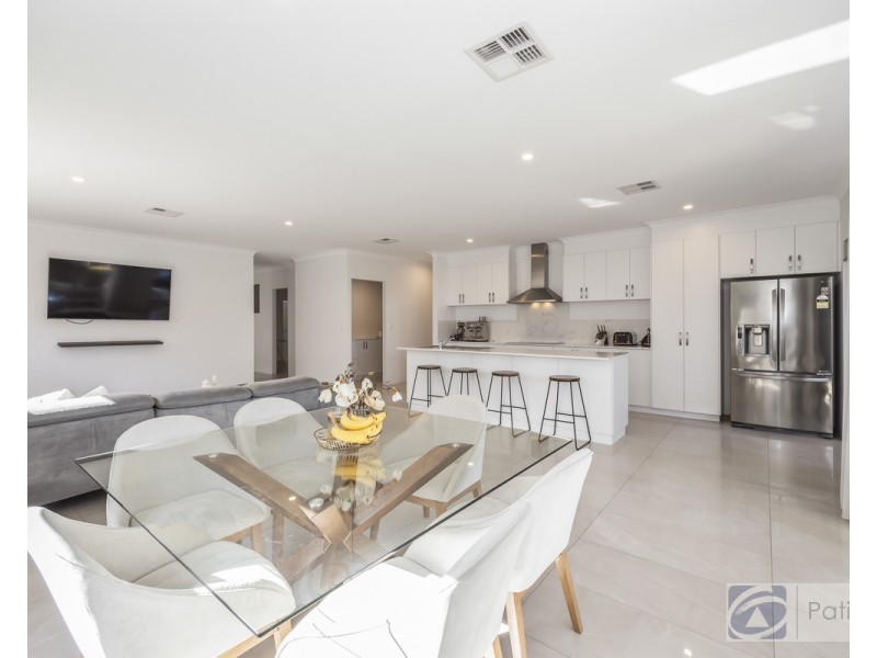 3 Denmark Loop, South Guildford WA 6055