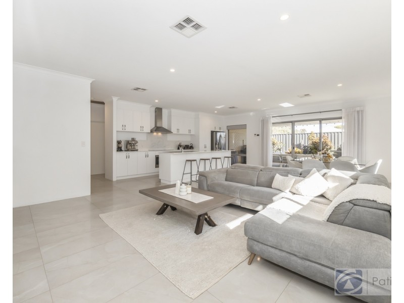 3 Denmark Loop, South Guildford WA 6055