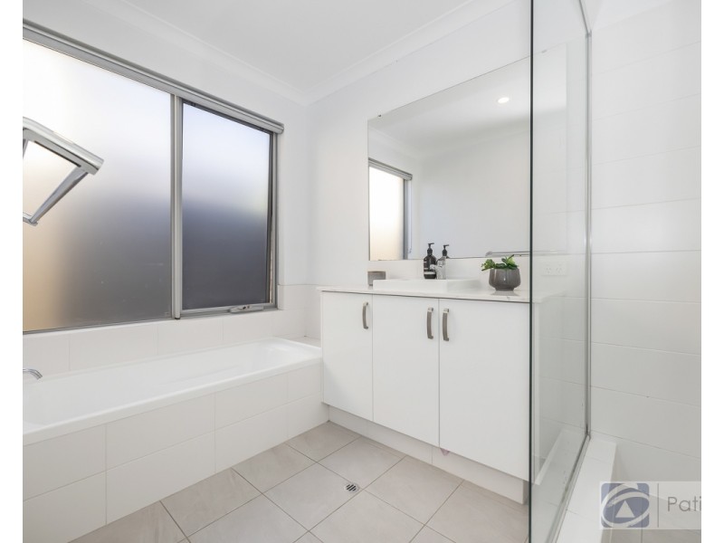 3 Denmark Loop, South Guildford WA 6055