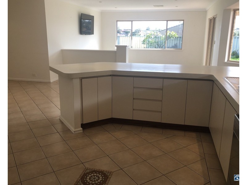 20 Roxburgh Circle, Kinross WA 6028