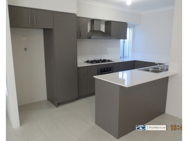 24 Hoypoy Gardens, Darch WA 6065