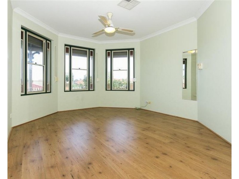 4 Akera Close, Hillarys WA 6025