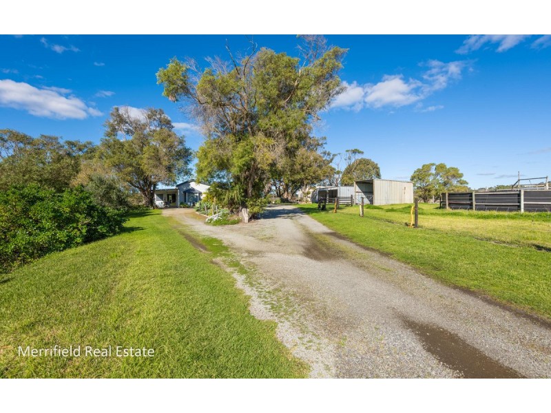 79 Robinson Road, Robinson WA 6330