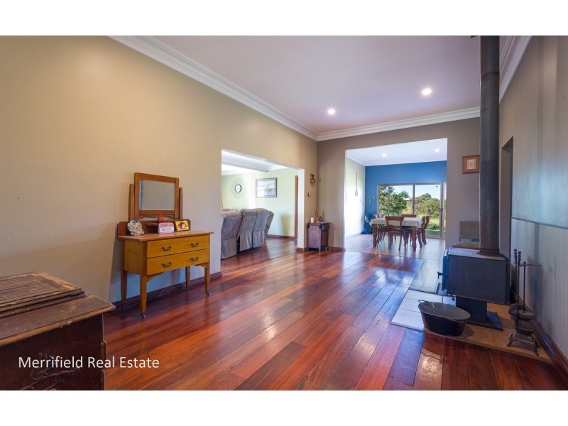 79 Robinson Road, Robinson WA 6330