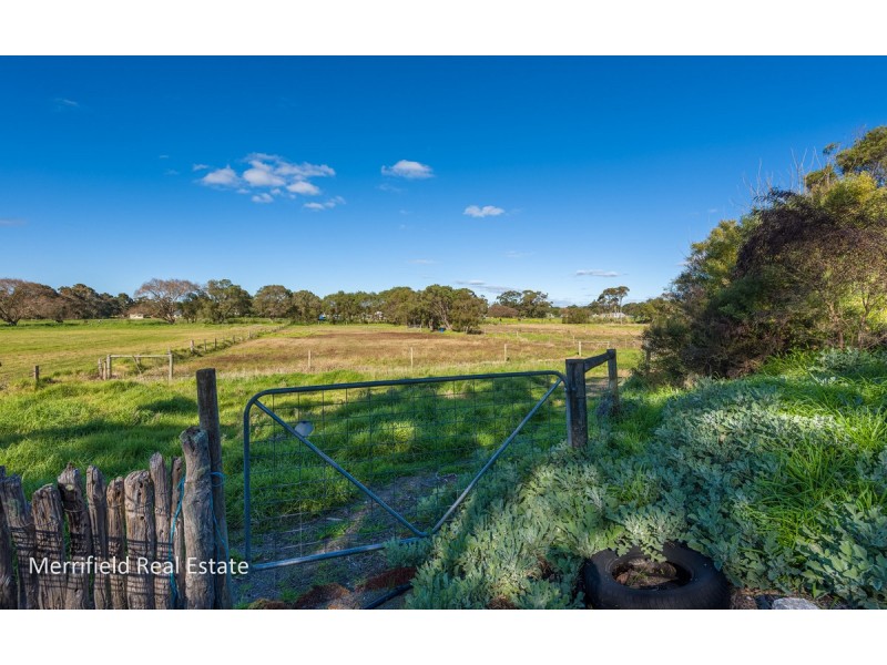 79 Robinson Road, Robinson WA 6330