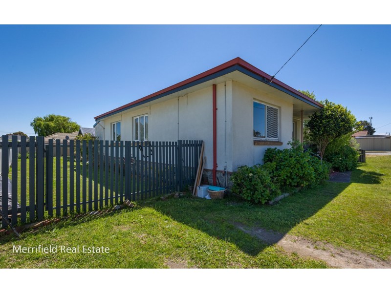 26 Katoomba Street, Orana WA 6330