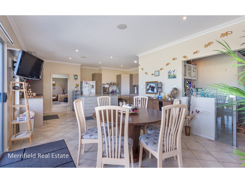 17 Lion Street, Mount Melville WA 6330