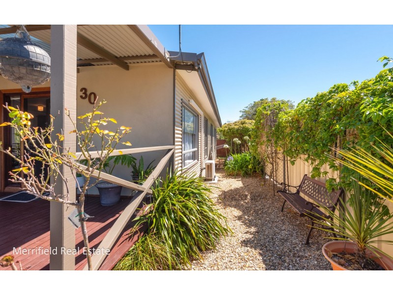 30B Katoomba Street, Orana WA 6330