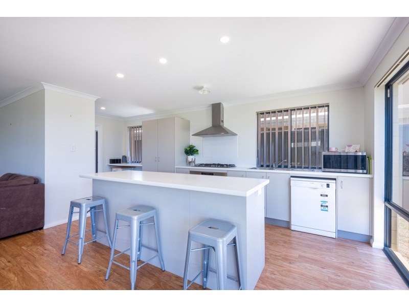 24 Albatross Drive, Bayonet Head WA 6330