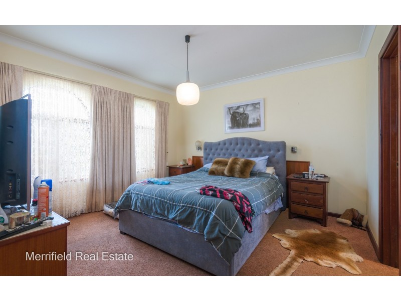 4 Turner Street, Orana WA 6330