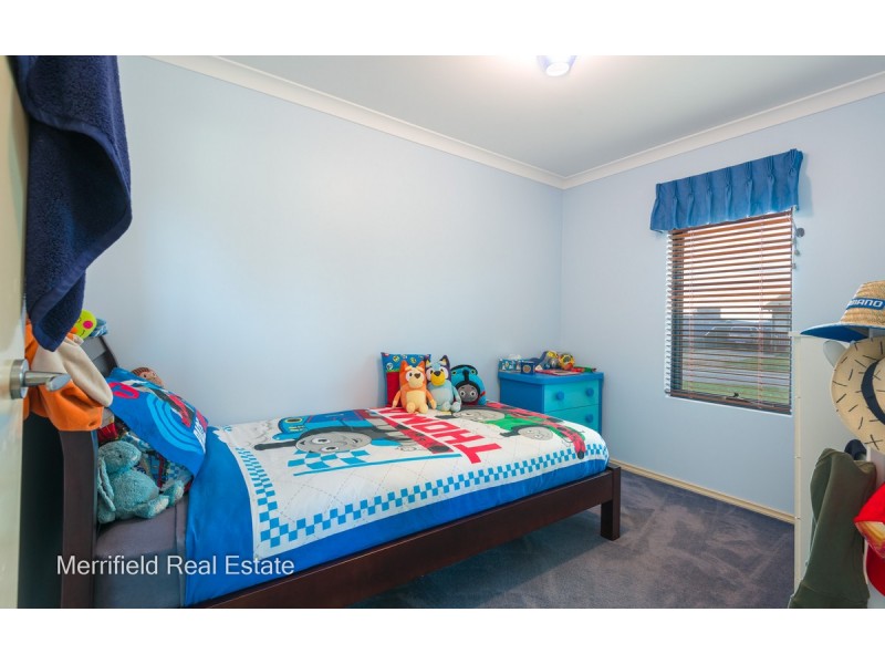 17 Abercorn Street, Orana WA 6330