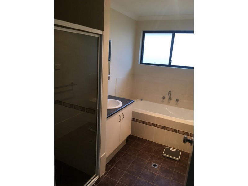 8 Notley Street, Yakamia WA 6330