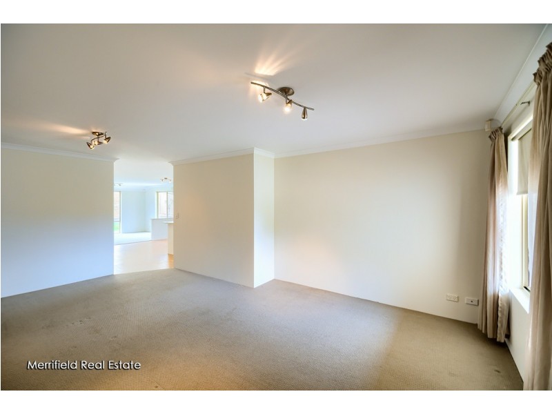 8 Pyrus Gardens, Yakamia WA 6330