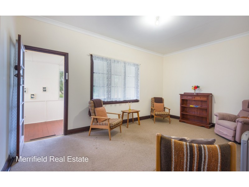 17 Angus Street, Mount Melville WA 6330