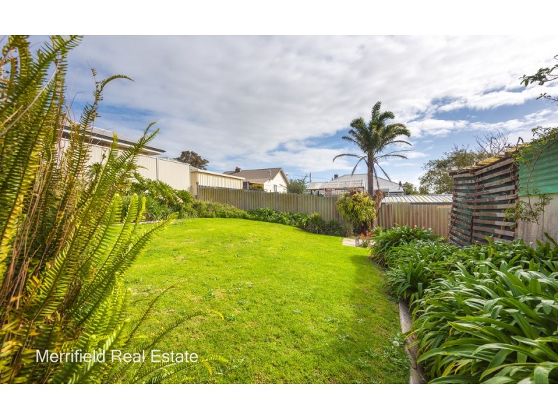 17 Angus Street, Mount Melville WA 6330