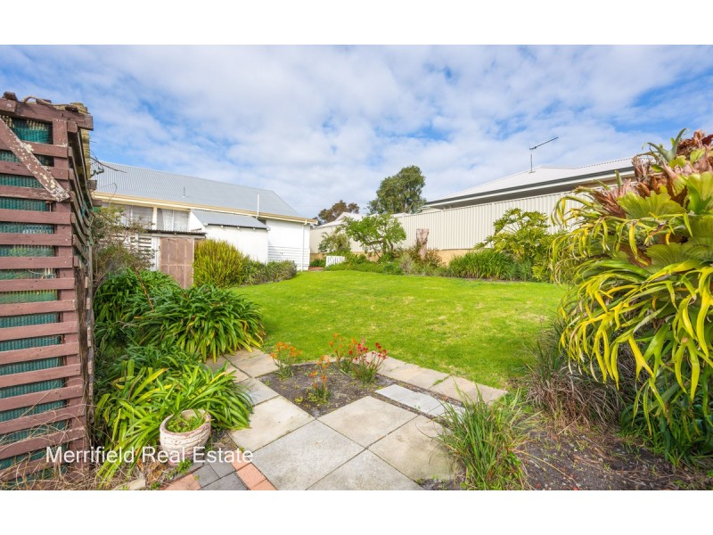 17 Angus Street, Mount Melville WA 6330