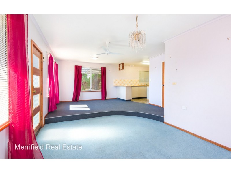 5 Lorenzo Way, Orana WA 6330