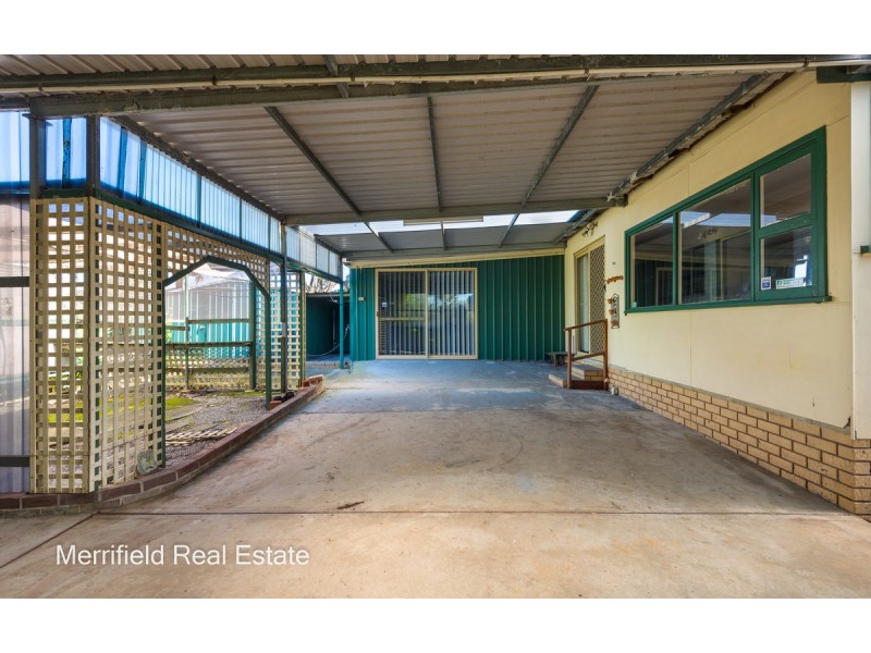 5 Lorenzo Way, Orana WA 6330