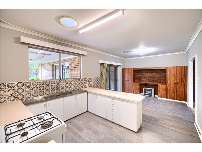 11 McKail Street, Orana WA 6330