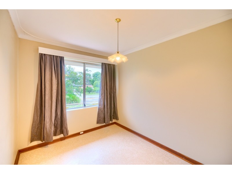 11 McKail Street, Orana WA 6330