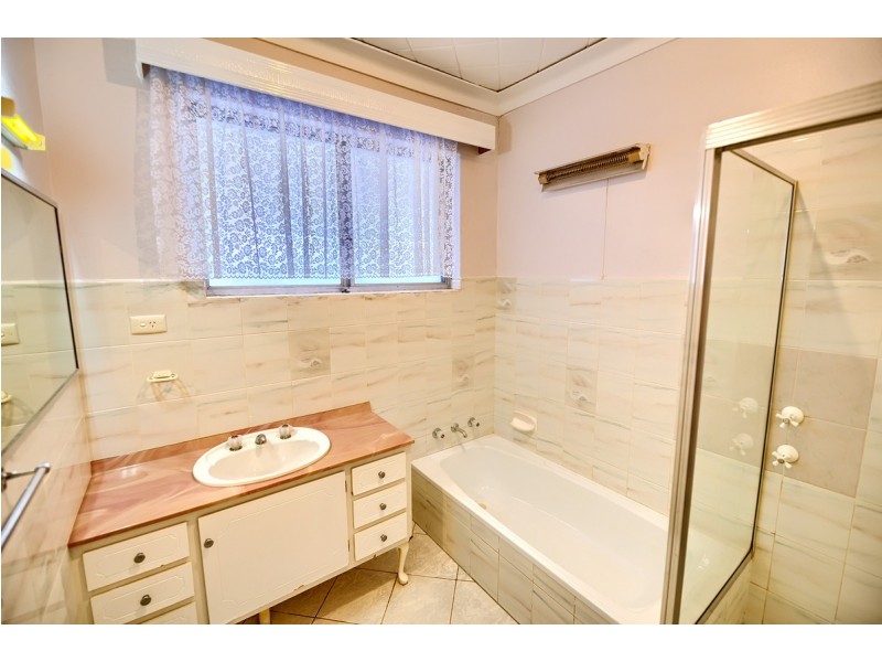 11 McKail Street, Orana WA 6330