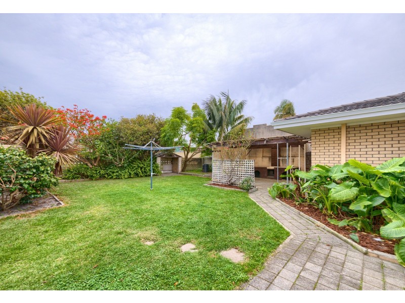 11 McKail Street, Orana WA 6330