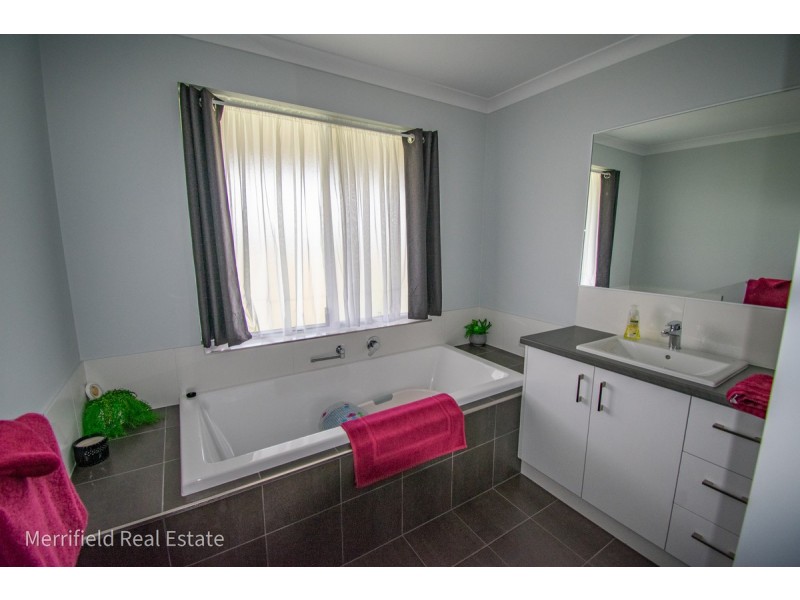 24 Nevile Rise, Willyung WA 6330