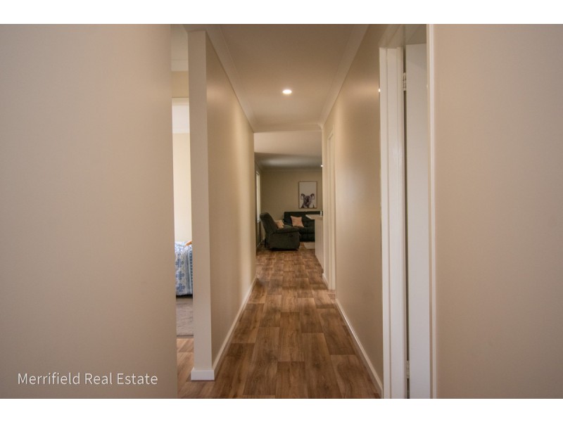 17 Donald Drive, Mckail WA 6330