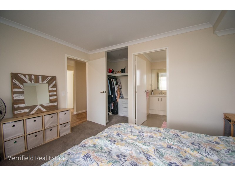 17 Donald Drive, Mckail WA 6330