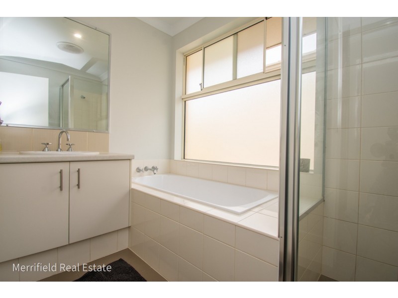 17 Donald Drive, Mckail WA 6330