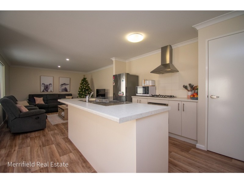 17 Donald Drive, Mckail WA 6330
