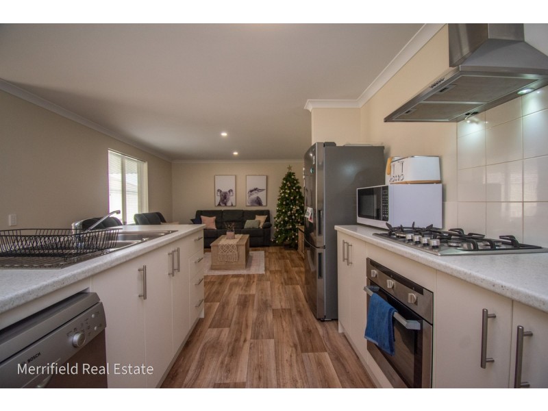 17 Donald Drive, Mckail WA 6330