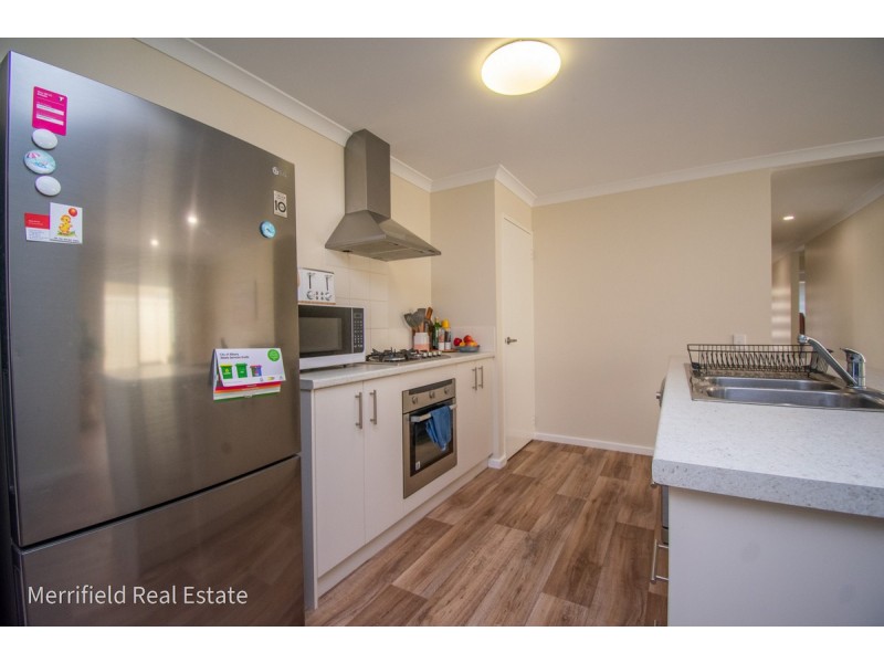17 Donald Drive, Mckail WA 6330