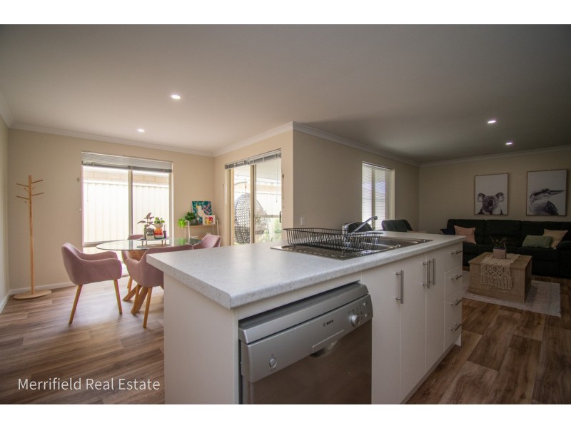 17 Donald Drive, Mckail WA 6330