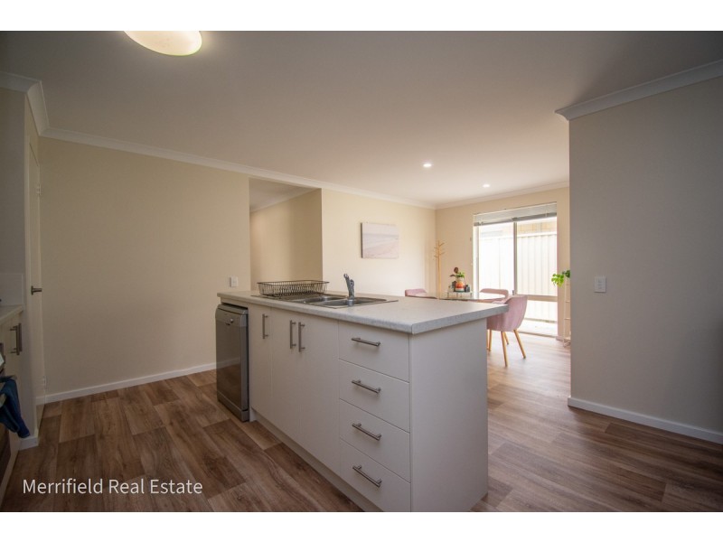 17 Donald Drive, Mckail WA 6330
