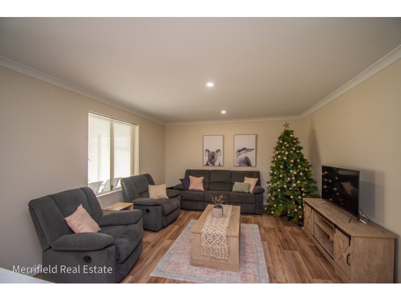 17 Donald Drive, Mckail WA 6330