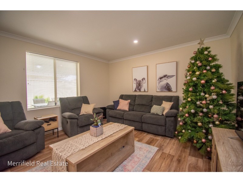 17 Donald Drive, Mckail WA 6330