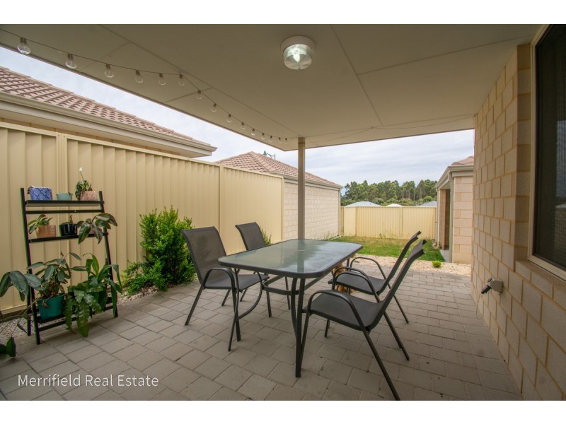 17 Donald Drive, Mckail WA 6330