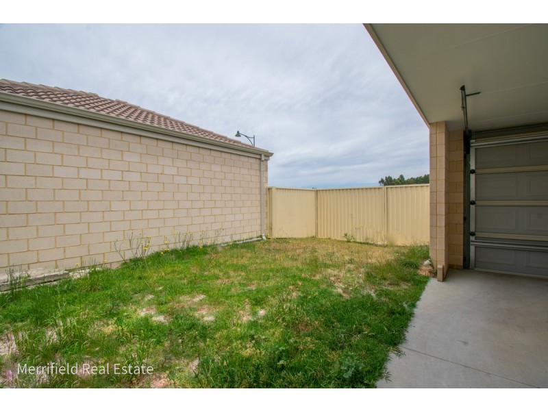 17 Donald Drive, Mckail WA 6330