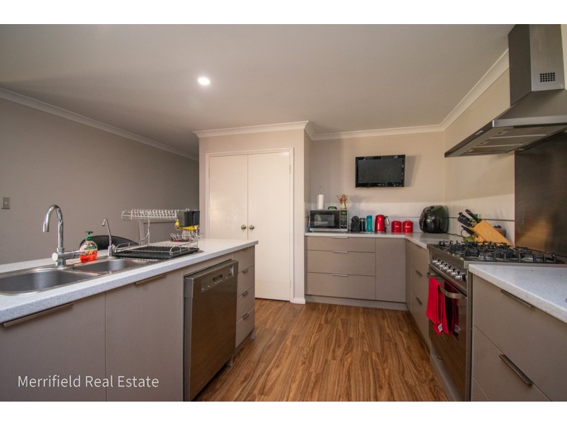 27 Notley Street, Yakamia WA 6330