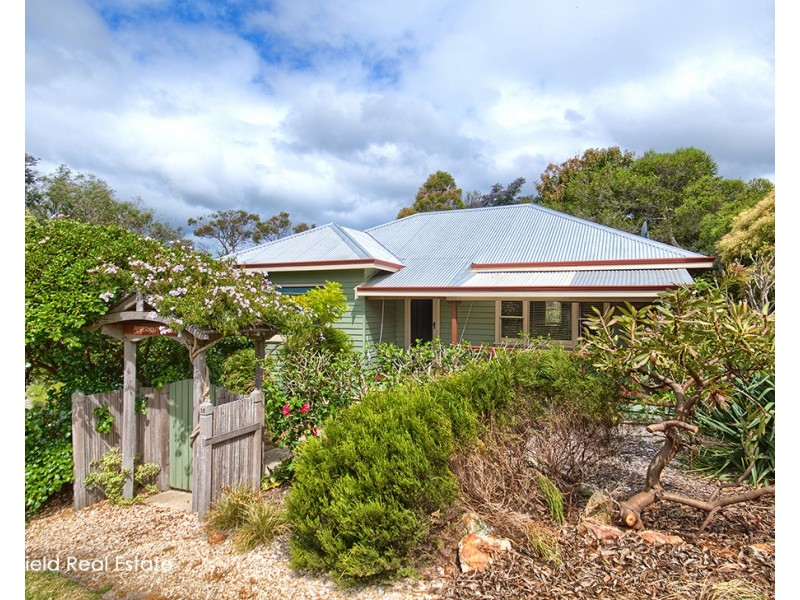 16 Johnston Street, Mount Melville WA 6330