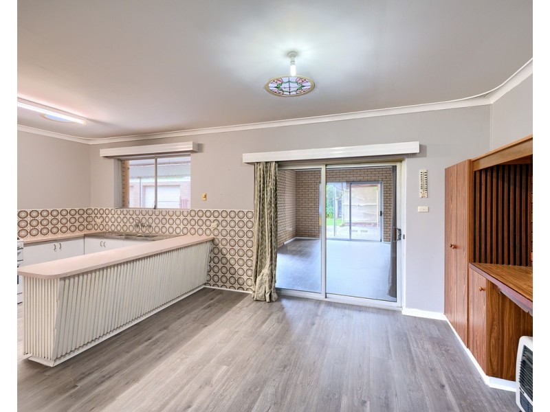 11 McKail Street, Orana WA 6330