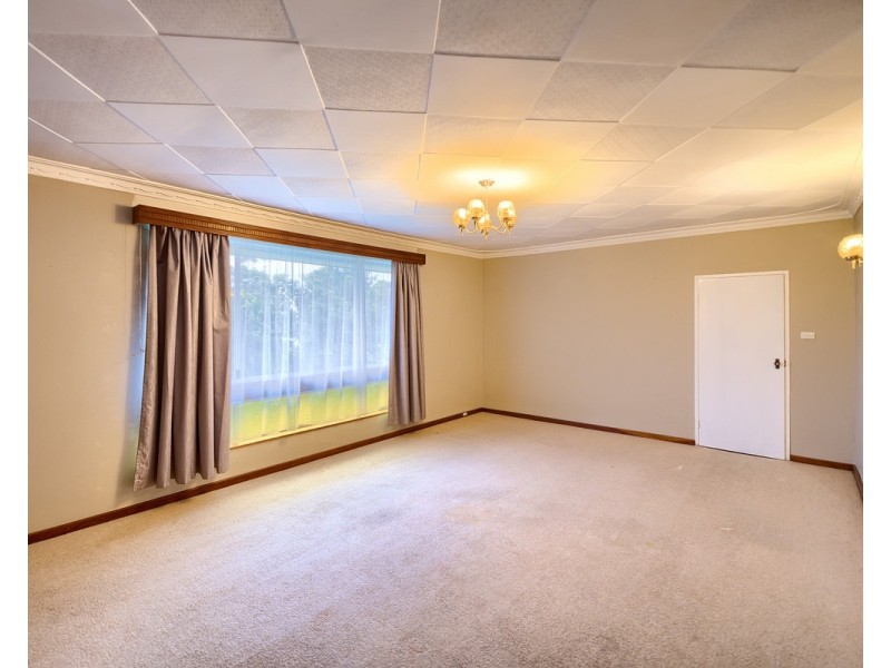 11 McKail Street, Orana WA 6330