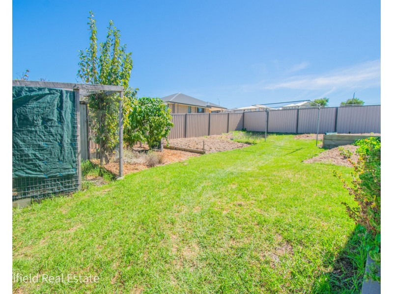 32 Greyhound Circle, Gledhow WA 6330