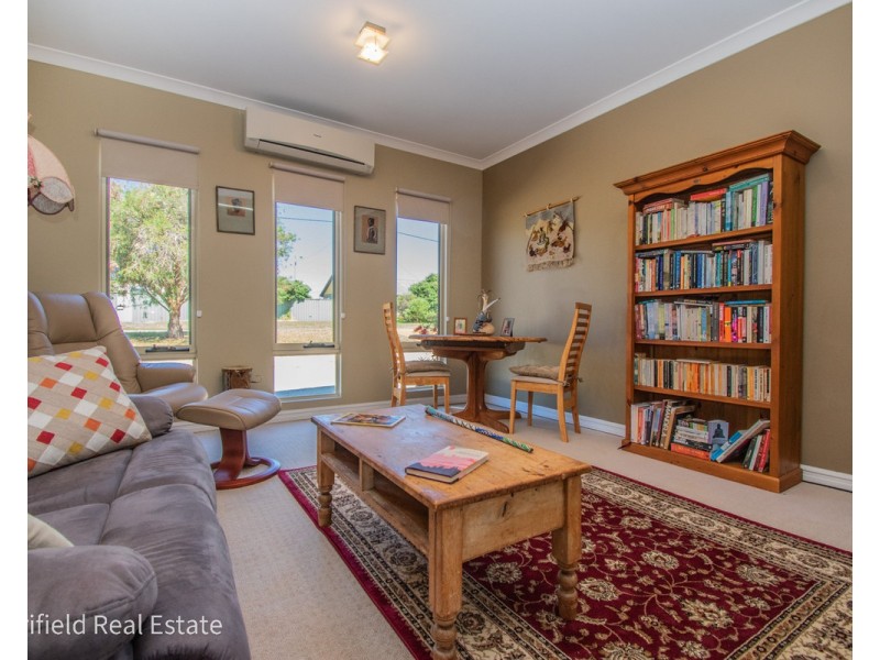 44 McKail Street, Orana WA 6330
