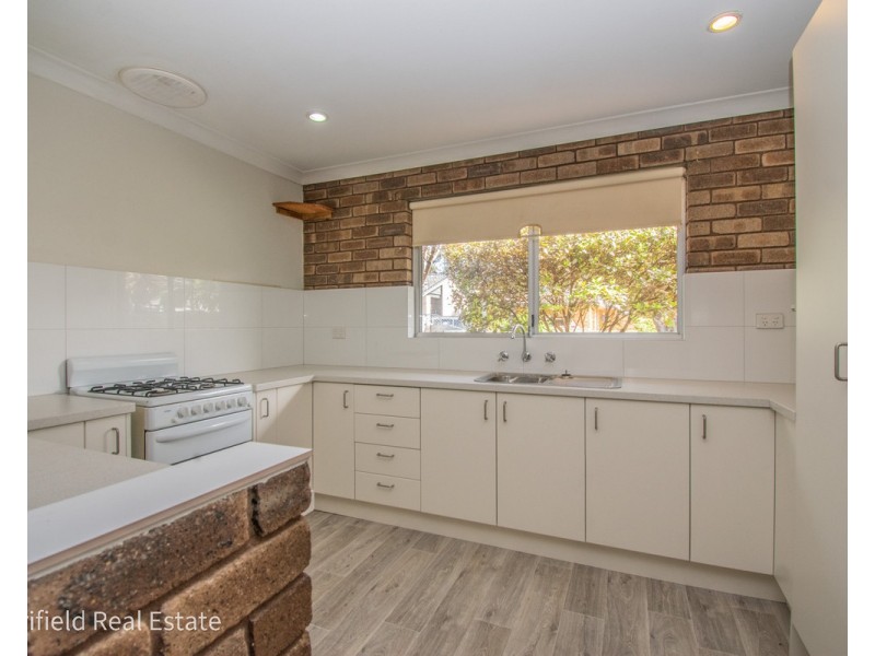 12 Gordon Street, Little Grove WA 6330