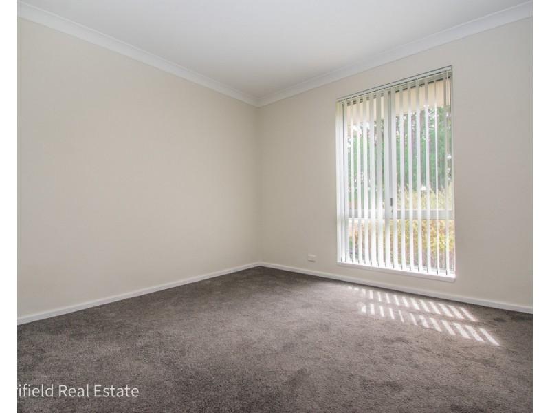 12 Gordon Street, Little Grove WA 6330