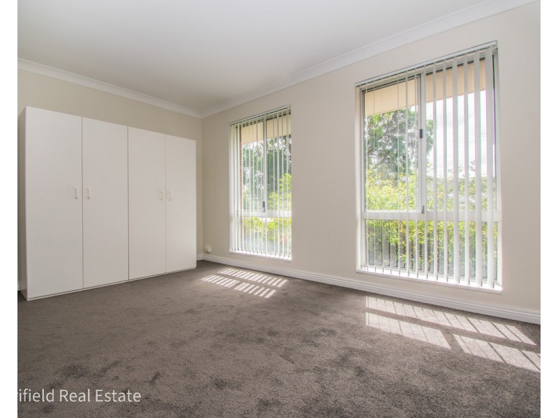 12 Gordon Street, Little Grove WA 6330